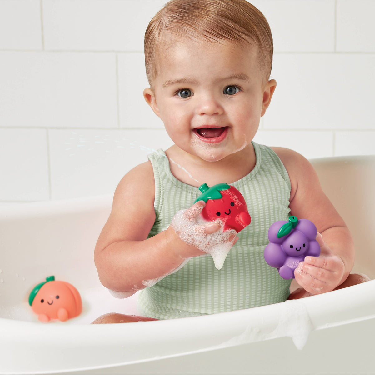 Itzy Splash Pals™ - Fruit Bath + Water Toy