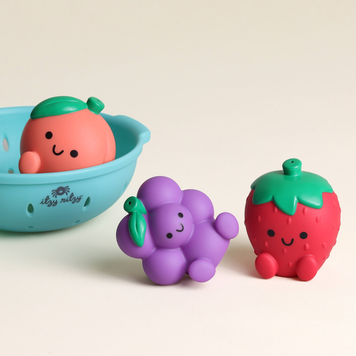Itzy Splash Pals™ - Fruit Bath + Water Toy