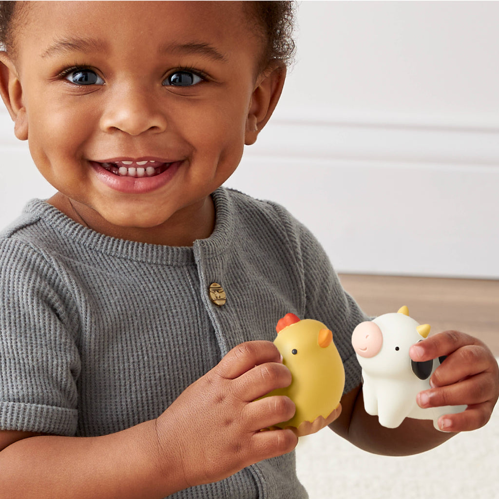 Itzy Play Barn™ - Spill and Fill Activity Toy